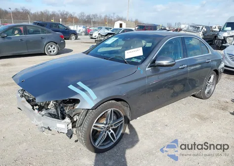 2018 Mercedes-Benz E 300 4Matic z USA, uszkodzony, nr VIN WDDZF4KB8JA444837